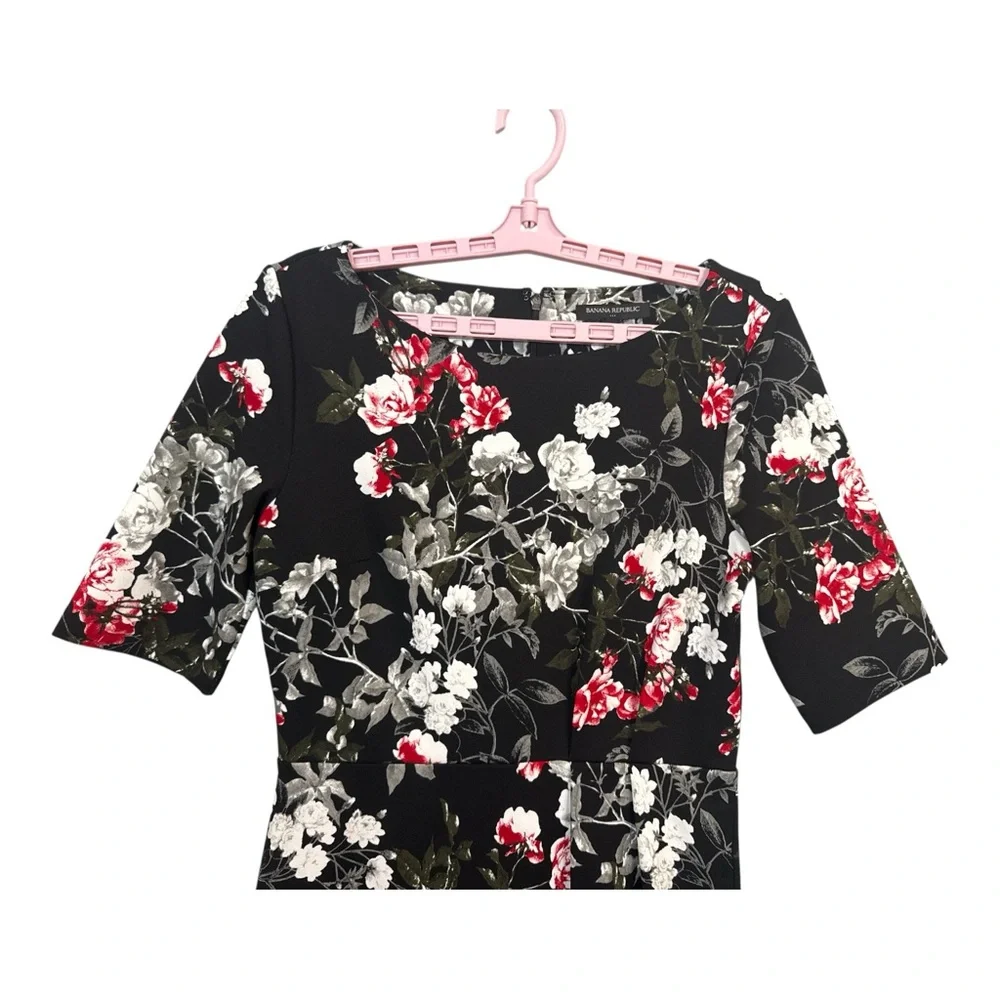Banana Republic Women’s Floral Print 3/4 Sleeve Pleat Waist Sheath Dress, Size 4 - Picture 4 of 13